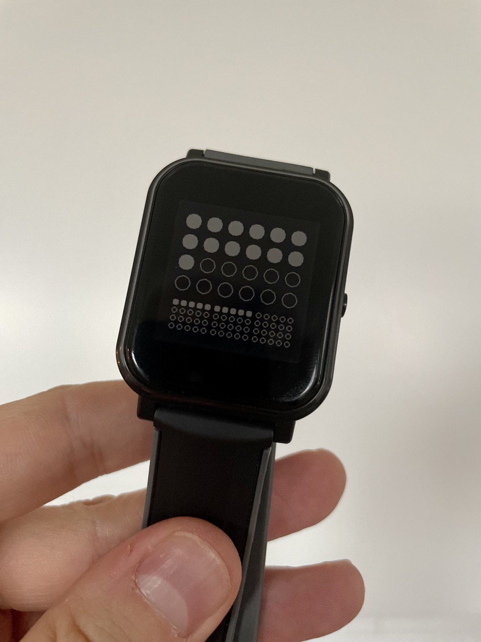 Fourth watch face I programmed for Bangle.js 2: “Pisteinen.” Just in an hour or so!